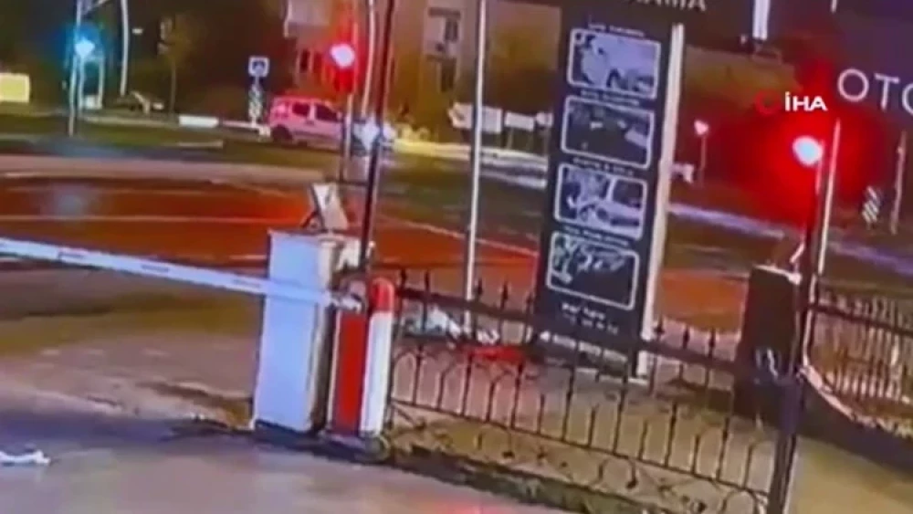 Zanlıları kovalayan polis aracı kaza yaptı: 1 ölü, 4 yaralı! Kaza anı kamerada